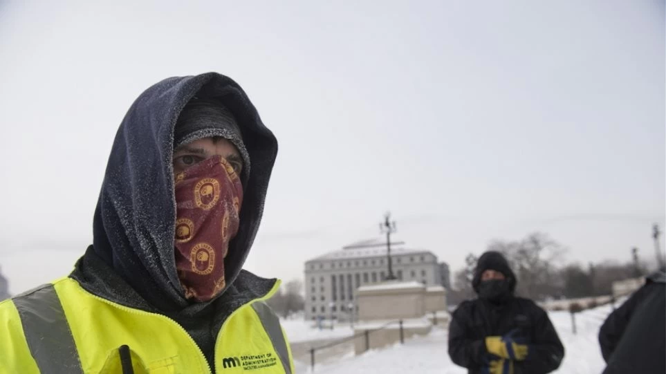 Πολικό ψύχος στις ΗΠΑ: «Πέντε λεπτά αρκούν για το μοιραίο» προειδοποιούν οι αρχές